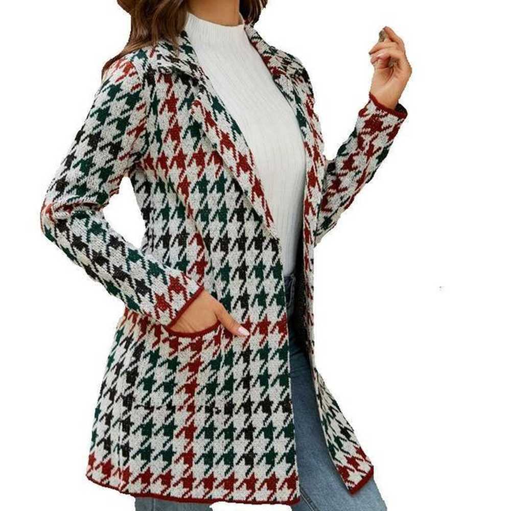 autumn and winter long sweater with contrasting bird pattern knitted