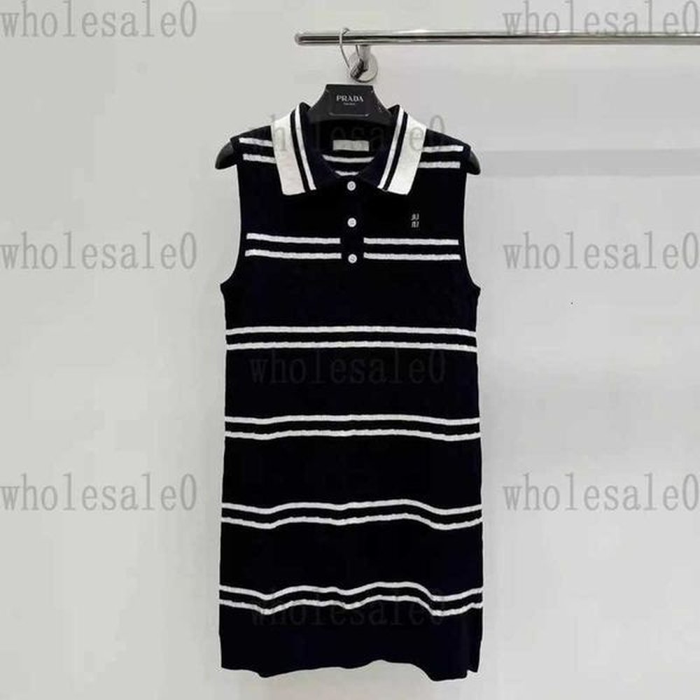casual dress designer gentle and fashionable girl like knitted vest
