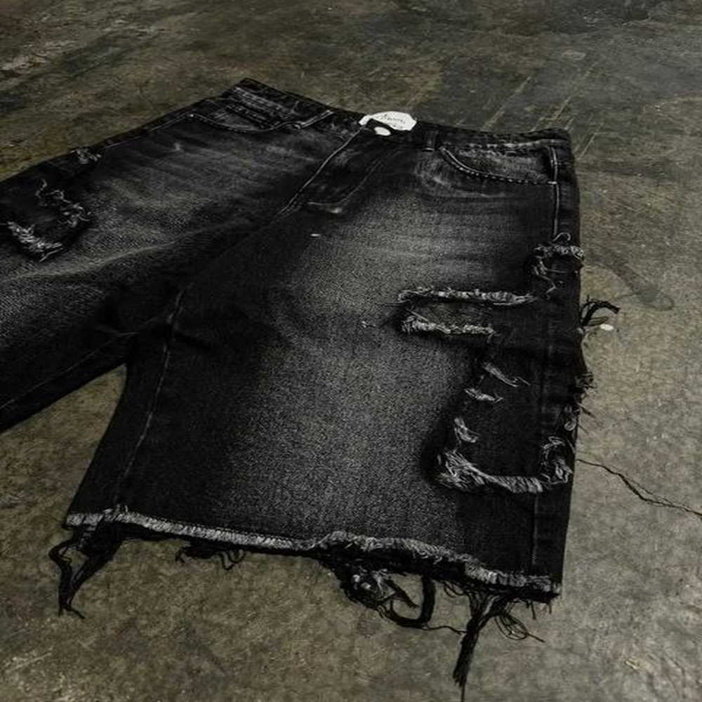 Cross raw edge embroidery design high-quality oversized y2k denim shorts mens summer street hip-hop distressed washed sweatpants W241226