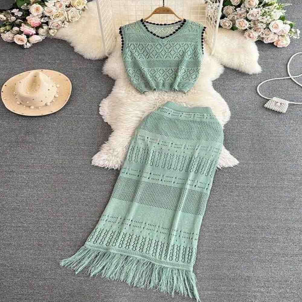 fashion set korean version contrasting round neck hollowed out knit