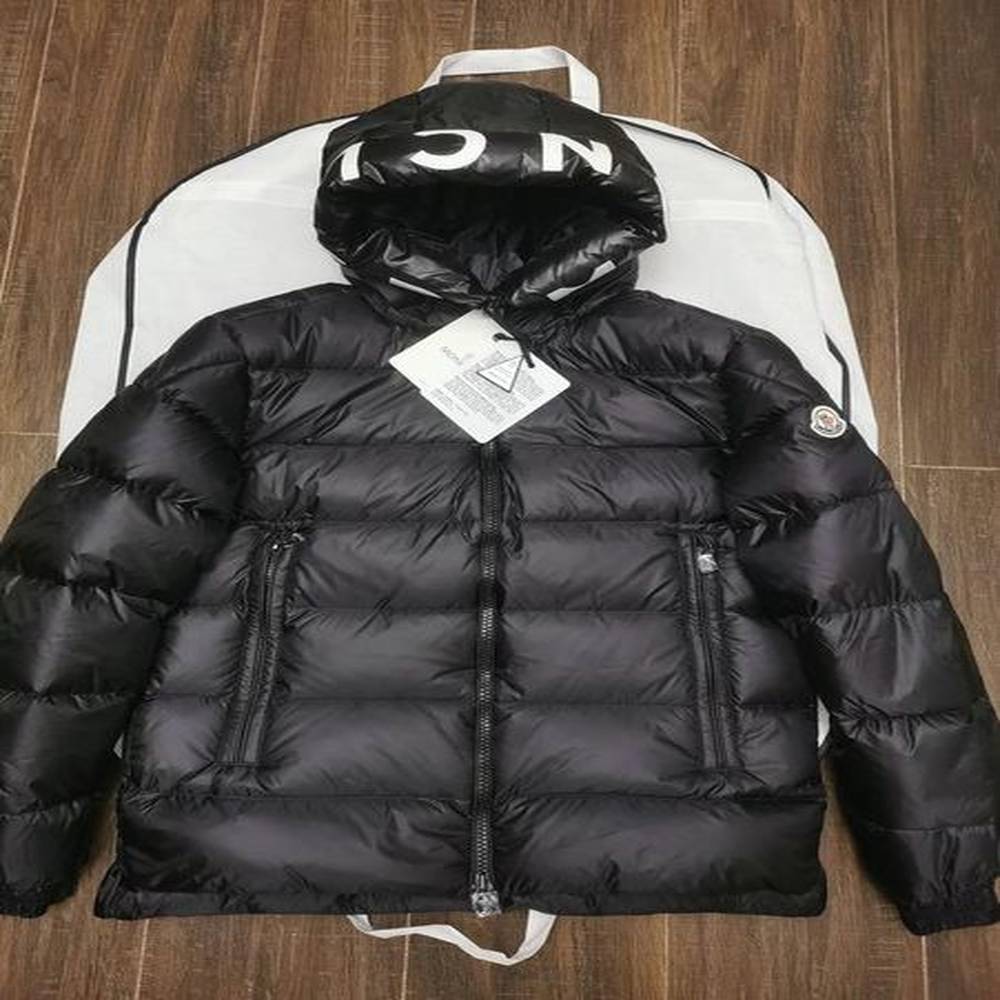 Fashionable Men's Black Hoodie Parka - Durable Outdoor Coat with Added Comfort