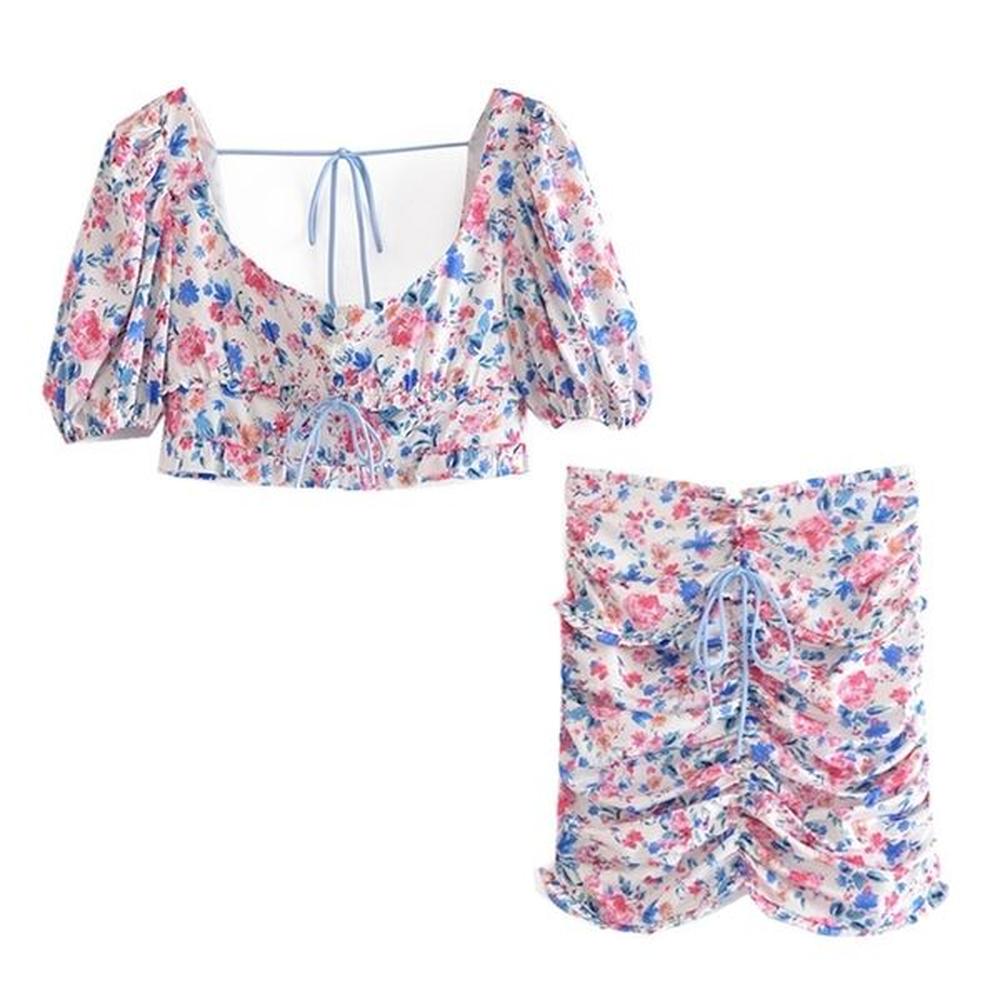 holiday lacing up floral print short sleeve lace crop top