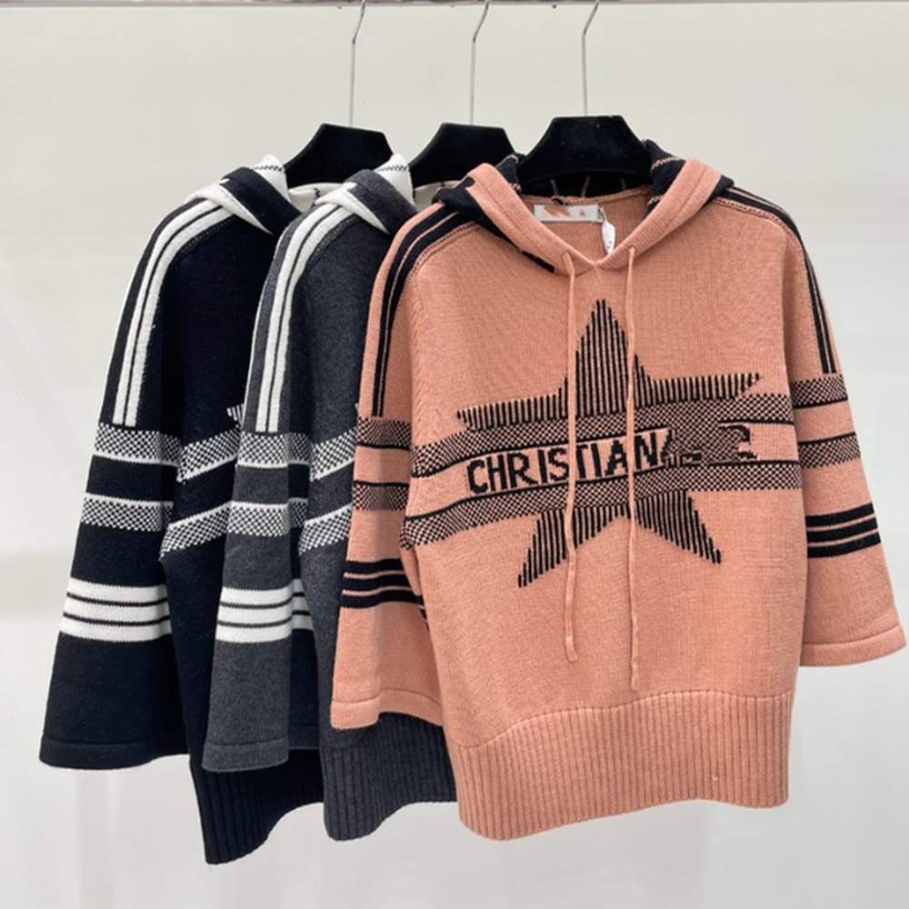 luxry brand good quality threequarter sleeve hooded sweater.png