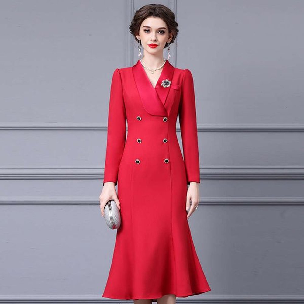 red suit dress is dignified atmospheric slim slimming with a