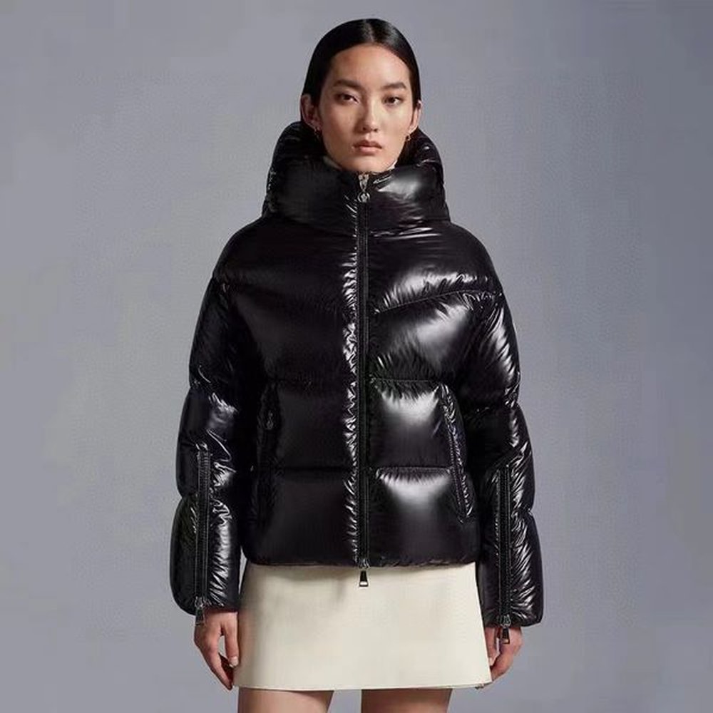 2024 Women Girl Down Coats Short Puffy Classic Downs Jackets Female Jacket Designer Tops hooded Collar Casual Fashion Windbreaker Warm Black